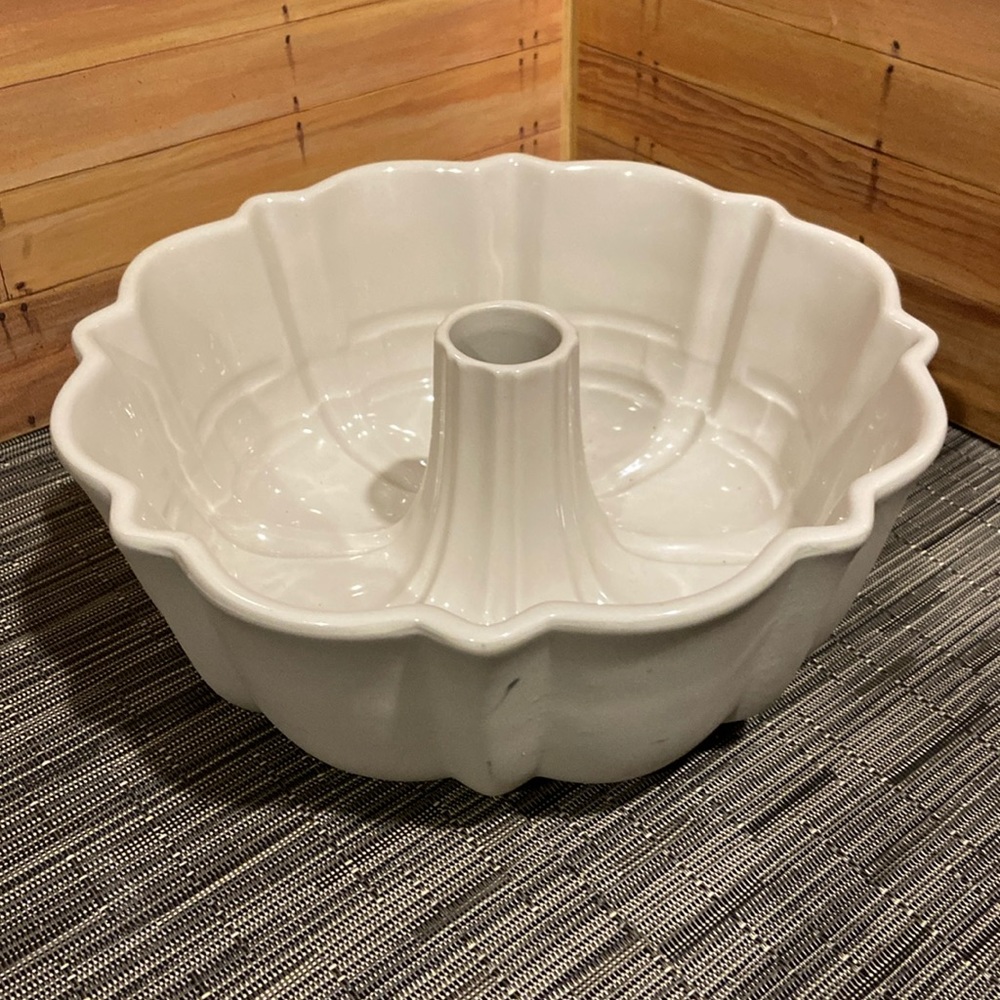 COPY - Longaberger Bundt pan